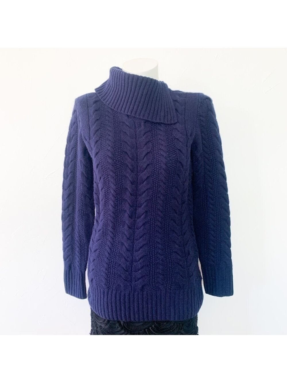 𝅺NWOT Navy Books Brother Cable Knit Sweater.